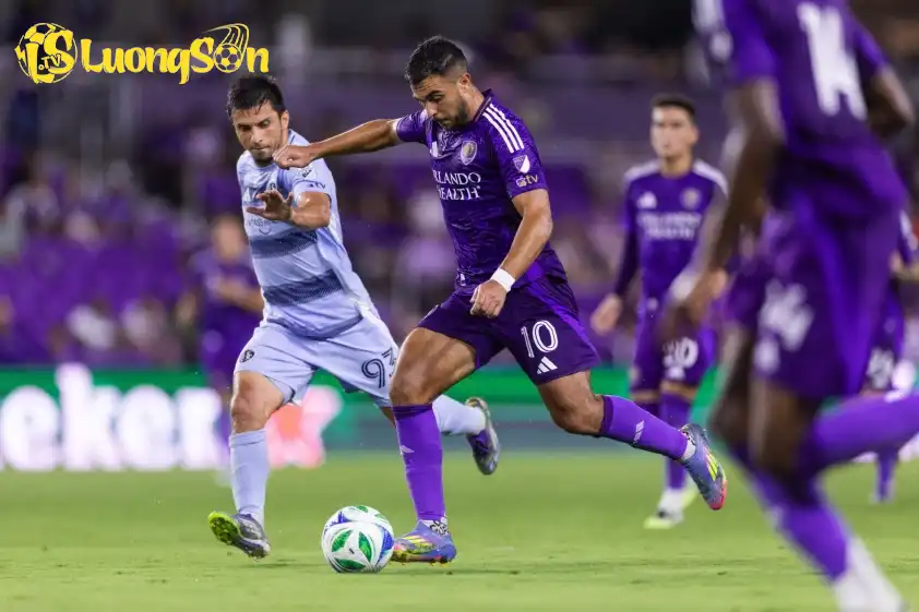 Toluca rất hay nhưng Orlando City (tím) đang sẵn sàng tạo nên những bất ngờ thú vị. (Ảnh: Internet) Toluca rất hay nhưng Orlando City (tím) đang sẵn sàng tạo nên những bất ngờ thú vị. (Ảnh: Internet)