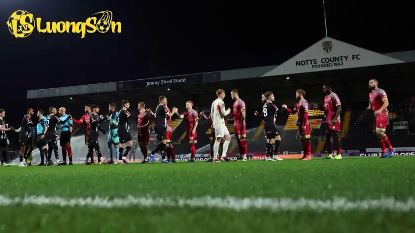 Trận đấu của Notts County và Fleetwood Town có thể bị hủy do mặt sân bị nhiễm nấm độc (Ảnh: GOAL) Trận đấu của Notts County và Fleetwood Town có thể bị hủy do mặt sân bị nhiễm nấm độc