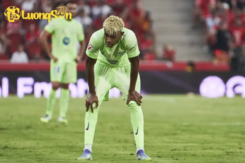 Lamine Yamal không thể thi đấu vì chấn thương. Lamine Yamal không thể thi đấu vì chấn thương.