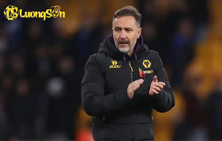 HLV Vitor Pereira đang gánh chịu nhiều áp lực sau thành tích bết bát cùng Wolves HLV Vitor Pereira đang gánh chịu nhiều áp lực sau thành tích bết bát cùng Wolves