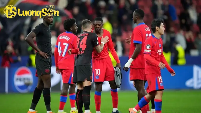 Aleix Garcia xin lỗi bet thủ sau trận thua PSG Aleix Garcia xin lỗi bet thủ sau trận thua PSG