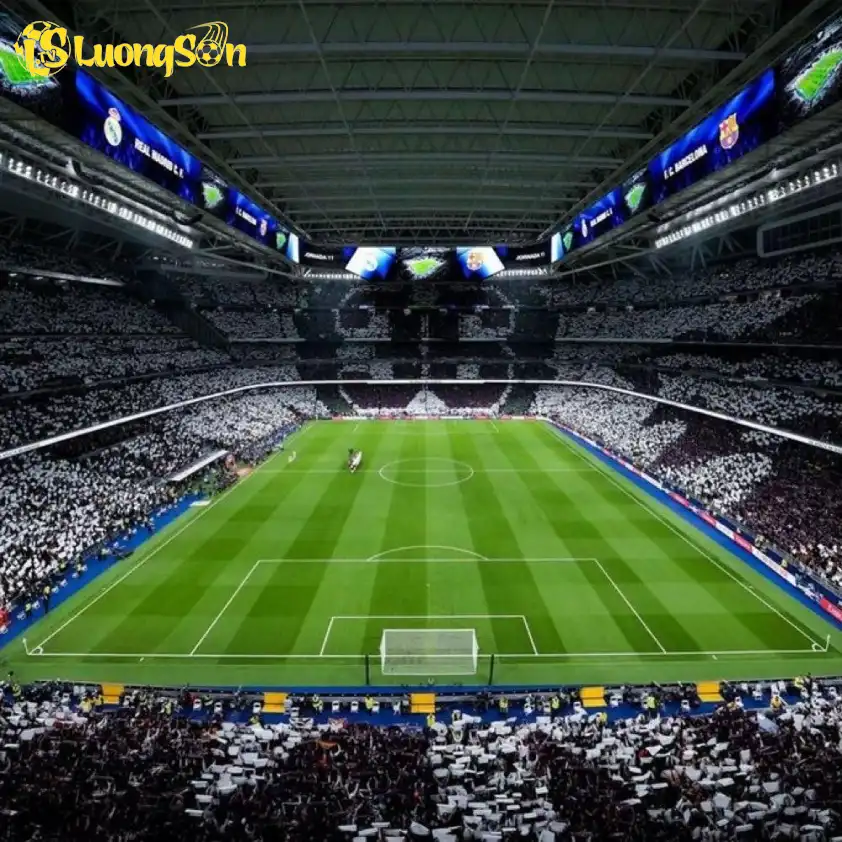 Mái che của SVĐ Santiago Bernabeu sẽ được đóng lại cho trận El Clasico (Ảnh: X). Mái che của SVĐ Santiago Bernabeu sẽ được đóng lại cho trận El Clasico