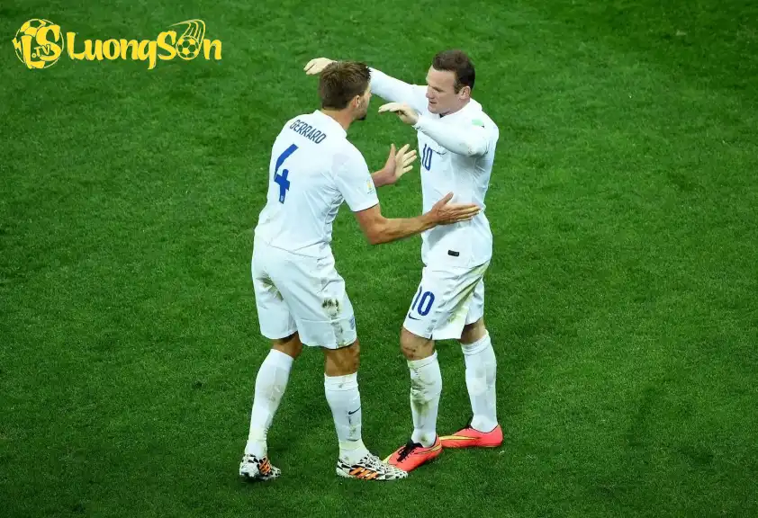 Gerrard và Rooney thời còn khoác áo đội tuyển Anh Gerrard và Rooney thời còn khoác áo đội tuyển Anh