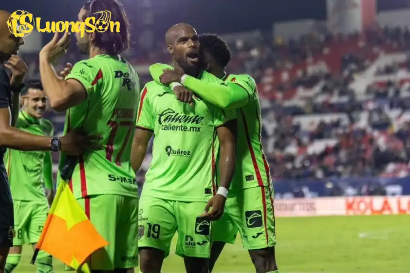 Juarez được đánh giá cao hơn rất nhiều trong trận đấu này Juarez được đánh giá cao hơn rất nhiều trong trận đấu này