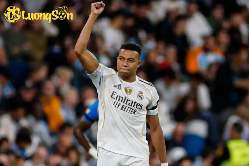 Mbappe tiếp tục tỏa sáng rực rỡ với cú đúp bàn thắng