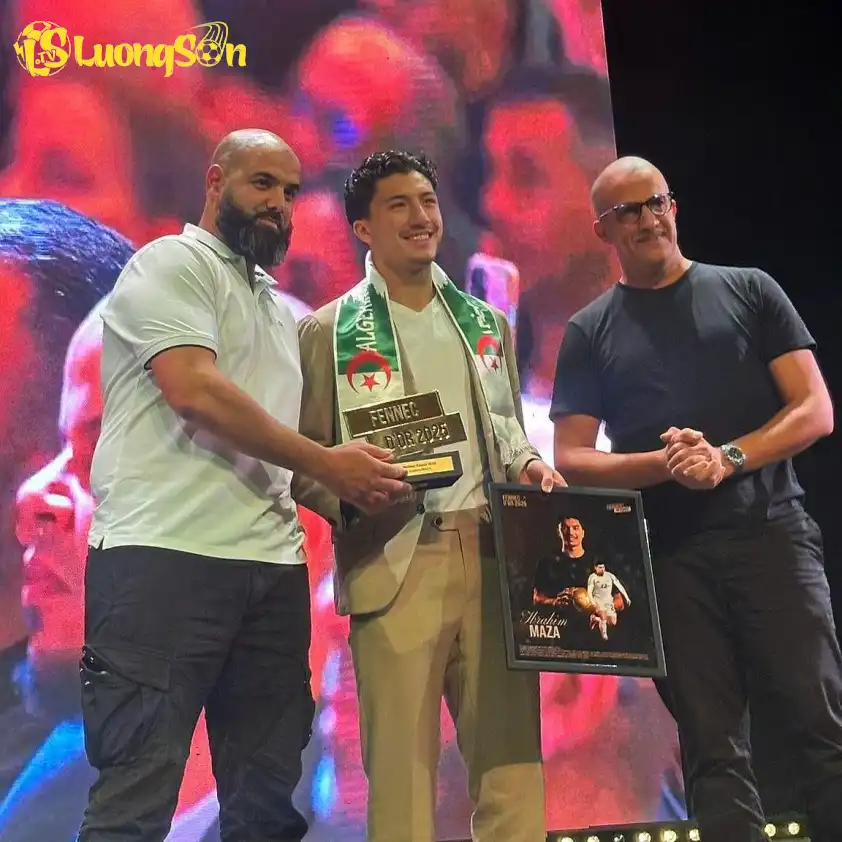 Ibrahim Maza nhận giải Ibrahim Maza nhận giải