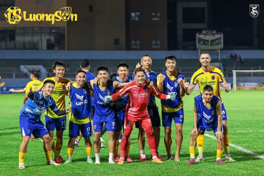 Đội bóng đất Kinh Bắc trở thành đội đầu tiên vào tứ kết Cúp QG Đội bóng đất Kinh Bắc trở thành đội đầu tiên vào tứ kết Cúp QG