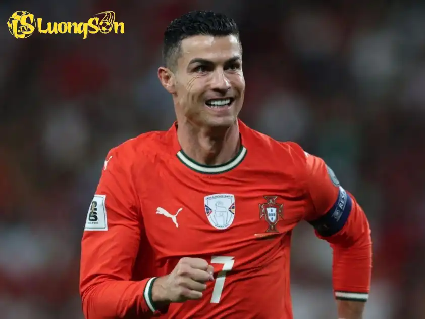 Ronaldo sẽ chưa thể nâng cao thành tích ghi bàn của mình khi bị treo giò ở trận đấu với Armenia Ronaldo sẽ chưa thể nâng cao thành tích ghi bàn của mình khi bị treo giò ở trận đấu với Armenia