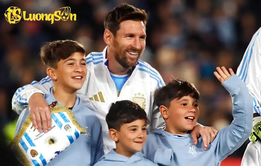 Messi tiết lộ Ciro (giữa) có lối chơi năng động và đầy tốc độ