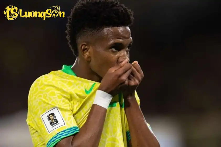 Estevao đang làm nên những điều phi thường ở độ tuổi 18 Estevao đang làm nên những điều phi thường ở độ tuổi 18.