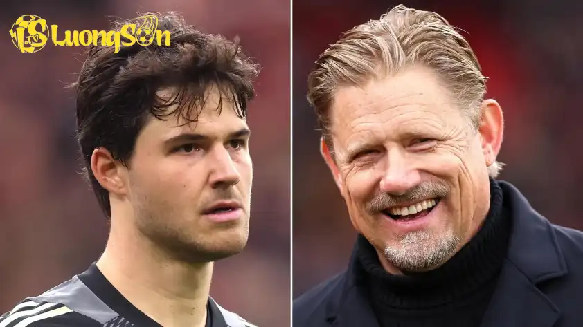 Senne Lammens đã phản hồi khi được so sánh với Schmeichel Senne Lammens đã phản hồi khi được so sánh với Schmeichel