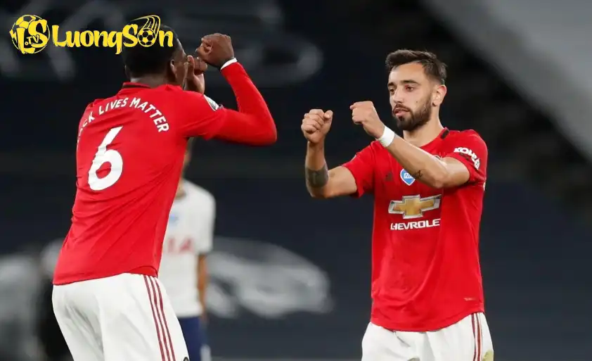 Bruno dành sự động viên lớn cho người đồng đội cũ (Ảnh: CLB) Bruno dành sự động viên lớn cho người đồng đội cũ (Ảnh: CLB)