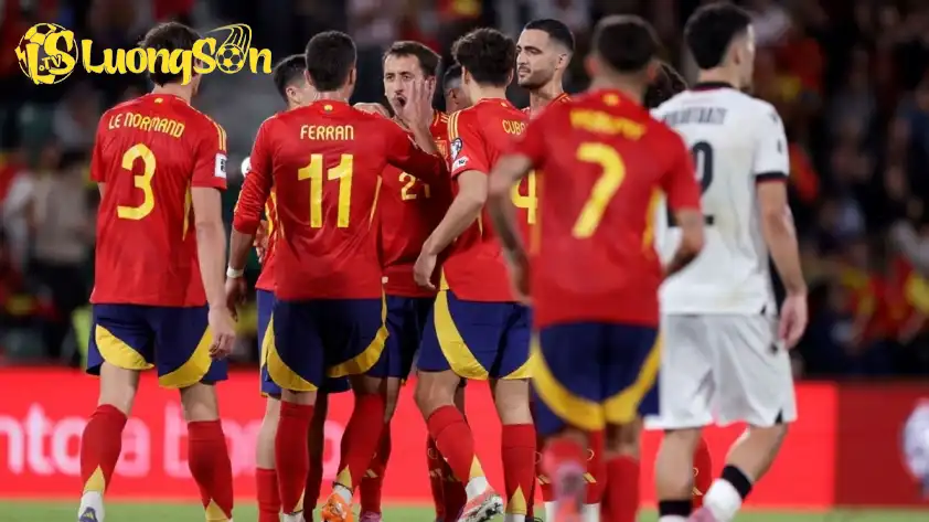 Tây Ban Nha được đánh giá cao hơn Georgia. Tây Ban Nha được đánh giá cao hơn Georgia.